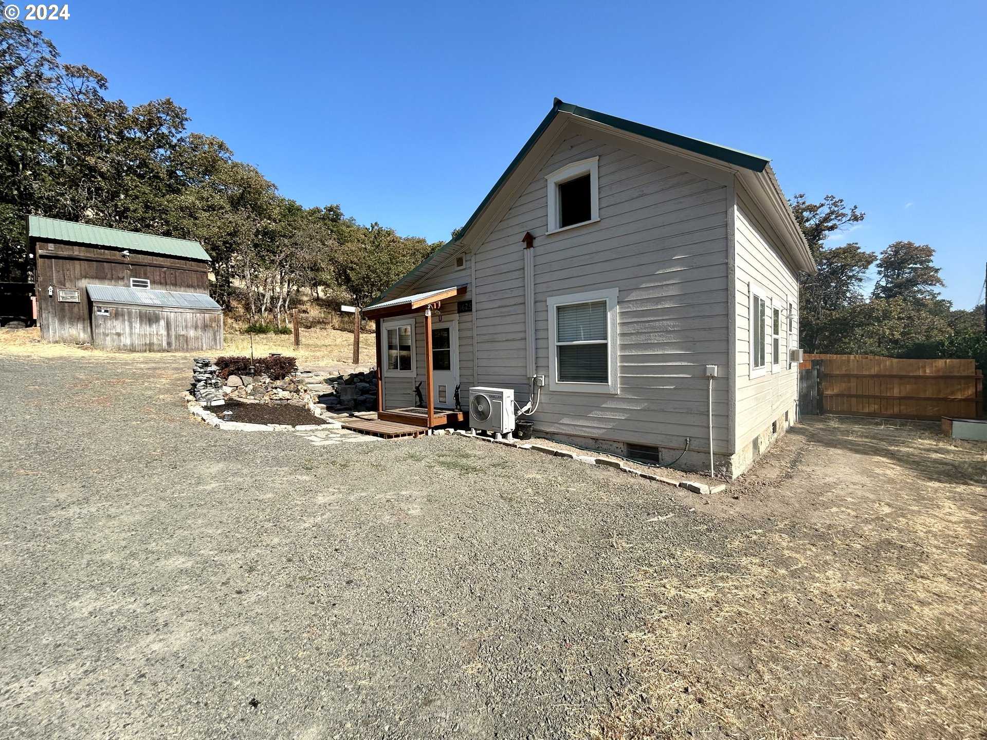 photo 1: 4625 ORCHARD RD, The Dalles OR 97058