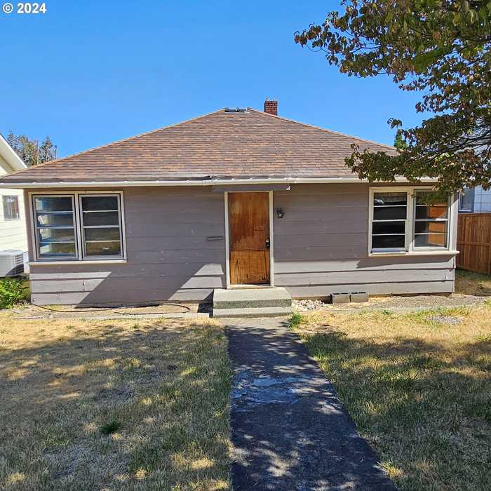 photo 1: 411 E 12TH ST, The Dalles OR 97058