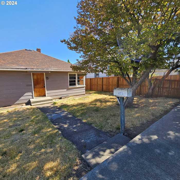 photo 2: 411 E 12TH ST, The Dalles OR 97058