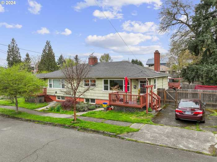 photo 2: 5105 SE TIBBETTS ST, Portland OR 97206