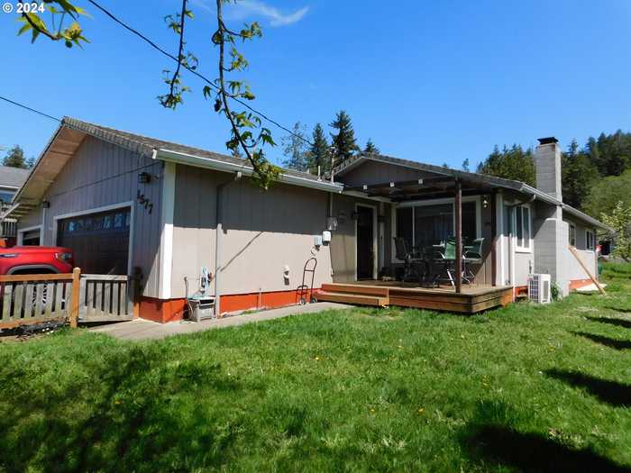 photo 1: 1577 19TH ST, Myrtle Point OR 97458