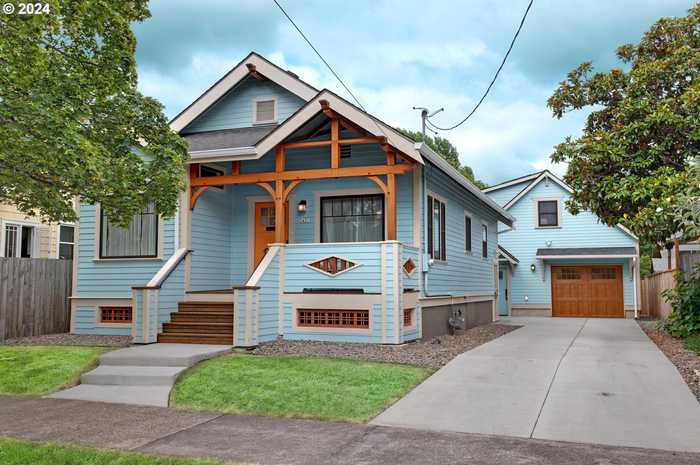 photo 1: 3431 NE 67TH AVE, Portland OR 97213