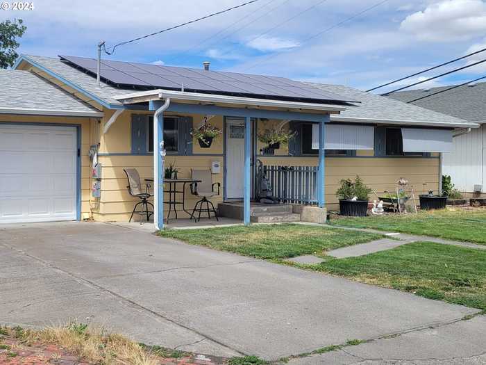 photo 1: 2429 SW LADOW AVE, Pendleton OR 97801