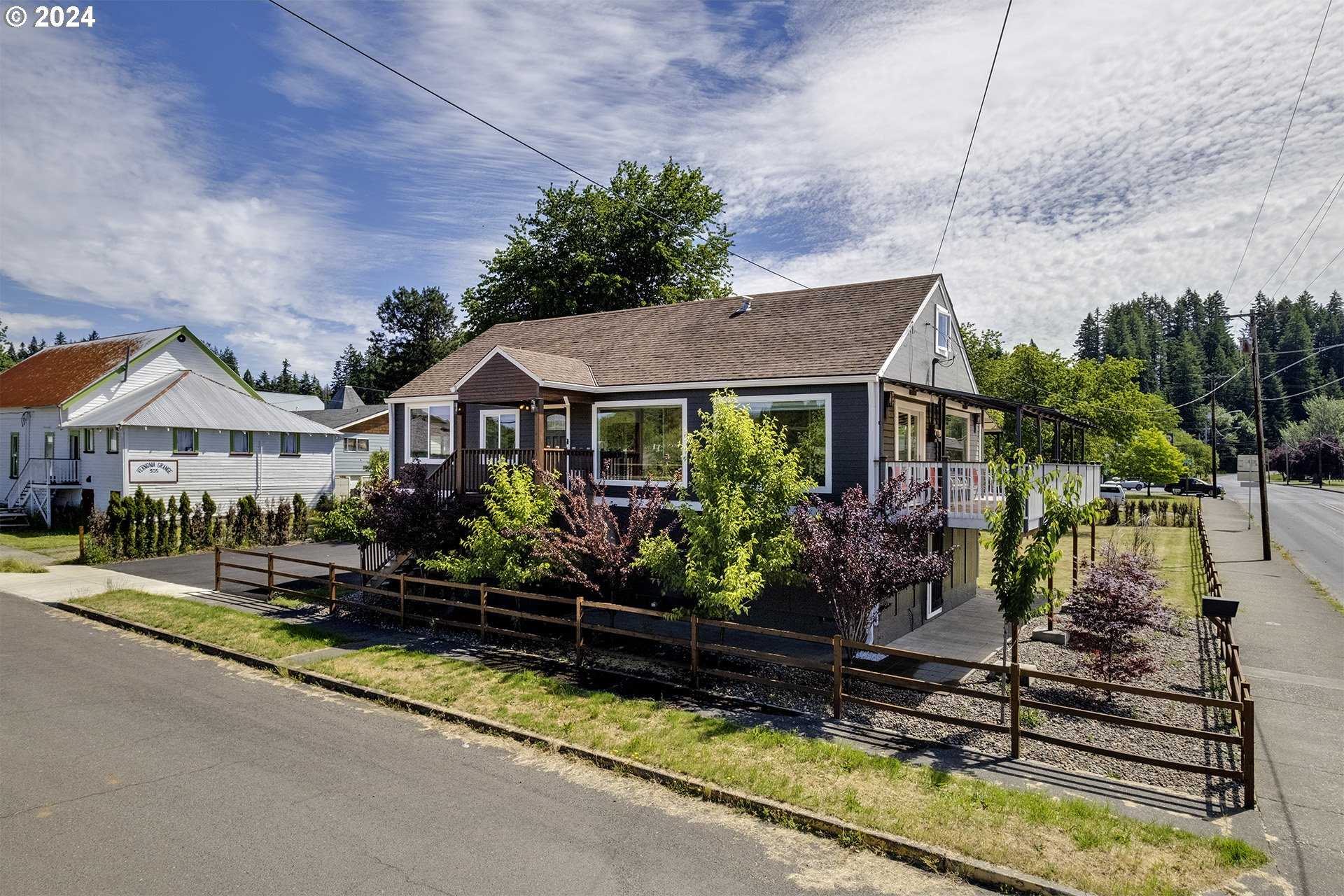 photo 3: 374 BRIDGE ST, Vernonia OR 97064