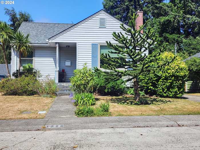 photo 1: 1220 Winsor AVE, North Bend OR 97459