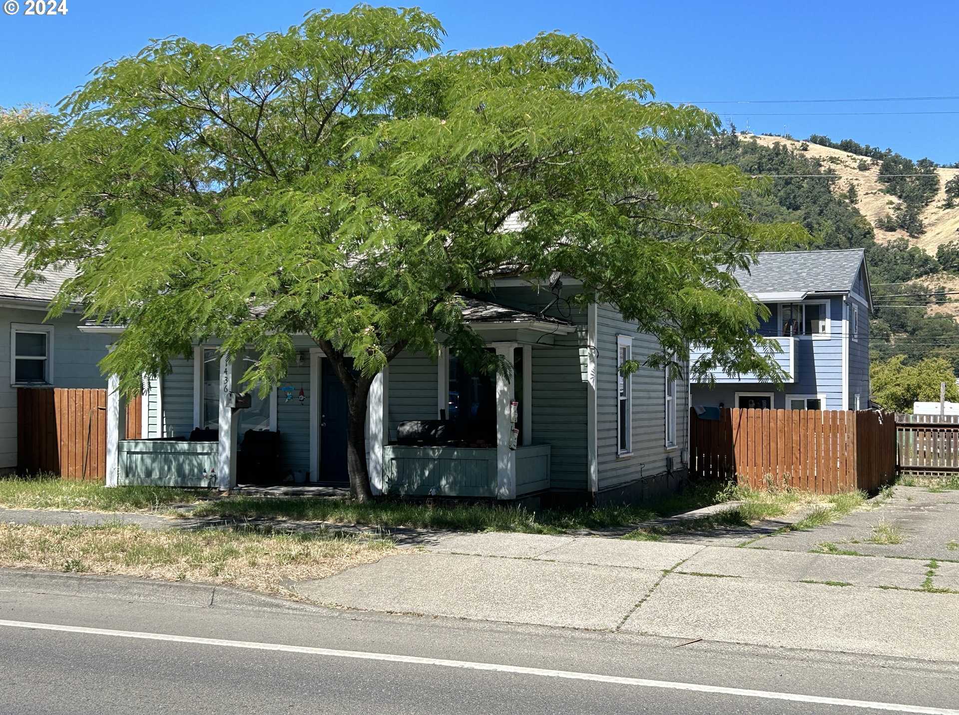 photo 1: 1434 SE PINE ST, Roseburg OR 97470