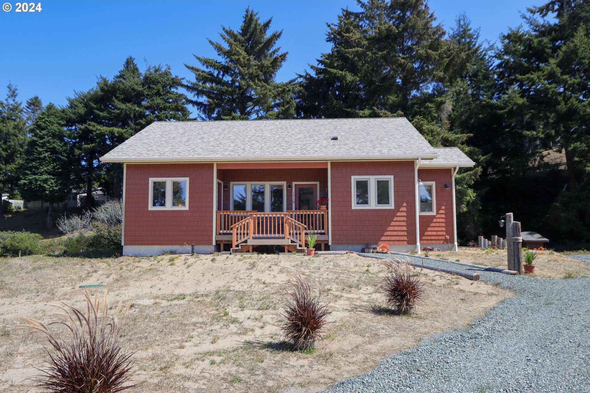 photo 3: 1310 Riverside DR NE, Bandon OR 97411