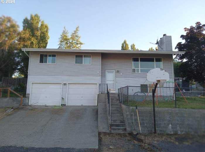 photo 1: 375 SHANE DR, Arlington OR 97812