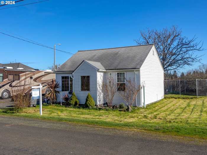 photo 1: 92203 CLOVER RD, Astoria OR 97103