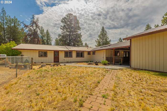 photo 1: 15697 DAWN RD, La Pine OR 97739