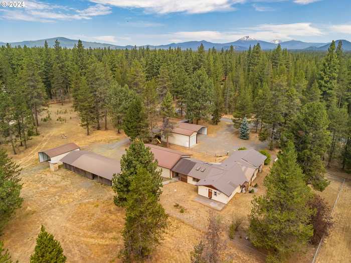 photo 2: 15697 DAWN RD, La Pine OR 97739