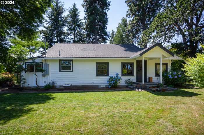 photo 2: 1891 TUCKER RD, Hood River OR 97031