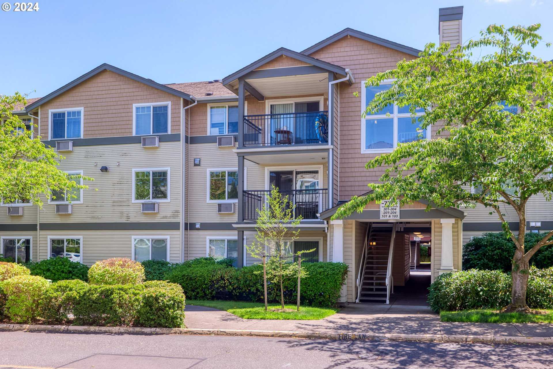 photo 1: 770 NW 185TH AVE Unit 203, Beaverton OR 97006