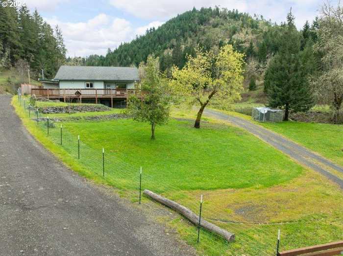 photo 2: 5213 BUCKHORN RD, Roseburg OR 97470