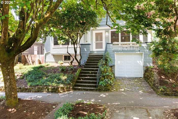 photo 1: 725 SE 28TH AVE, Portland OR 97214