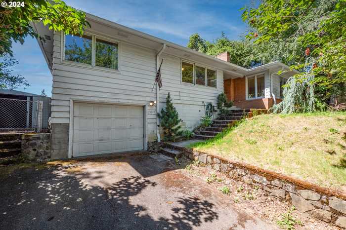 photo 1: 1564 BURNS ST, West Linn OR 97068