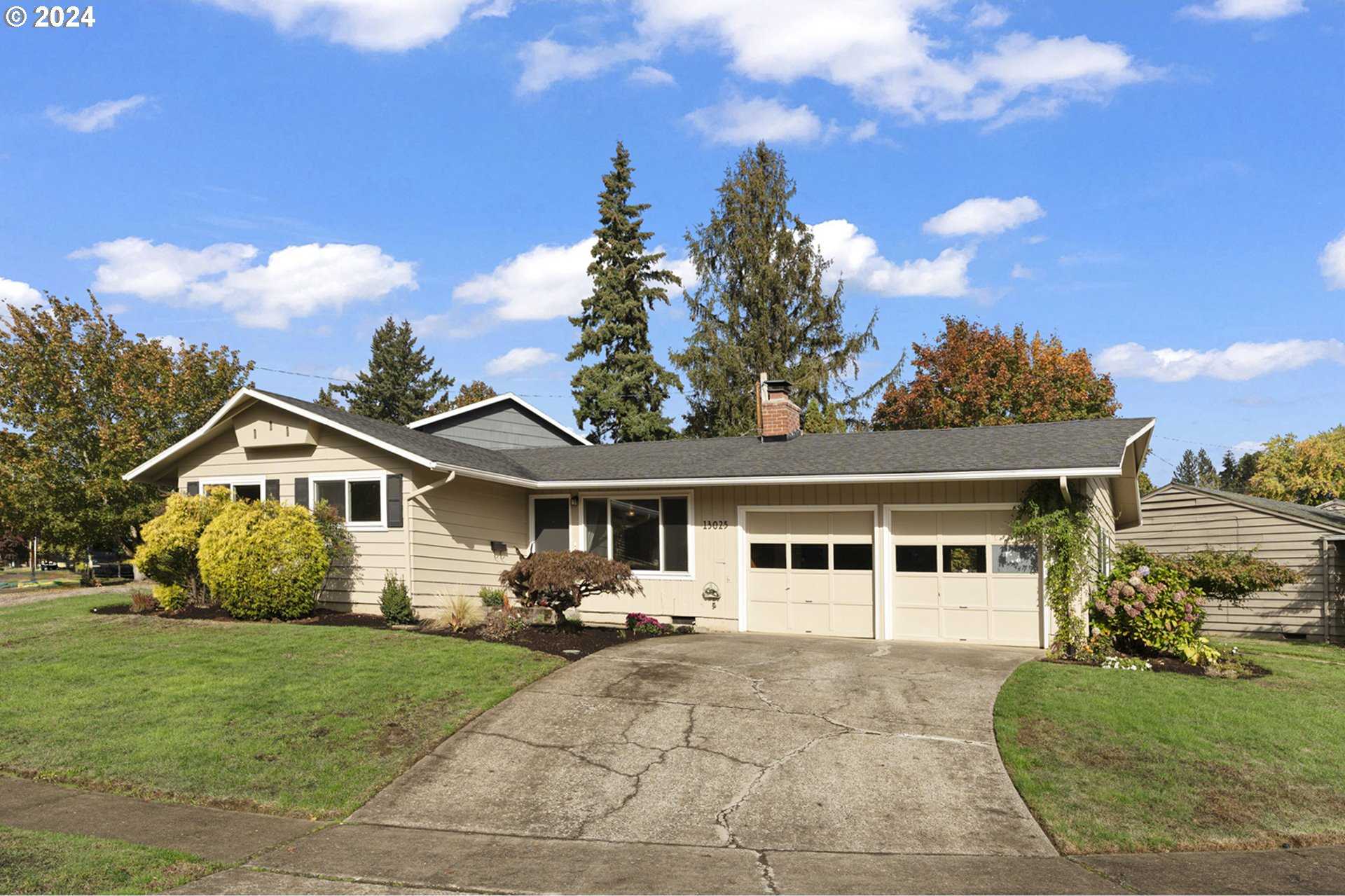 photo 2: 13025 SW BRIGHTWOOD ST, Beaverton OR 97005