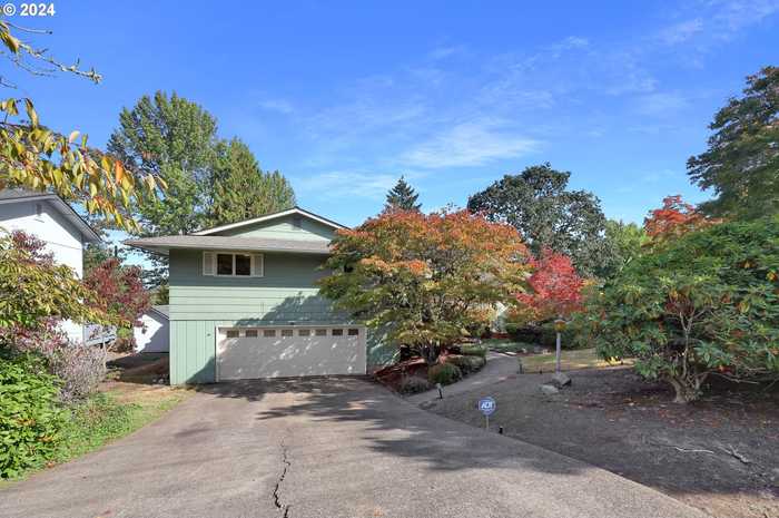 photo 1: 2085 TRILLIUM ST, Eugene OR 97405