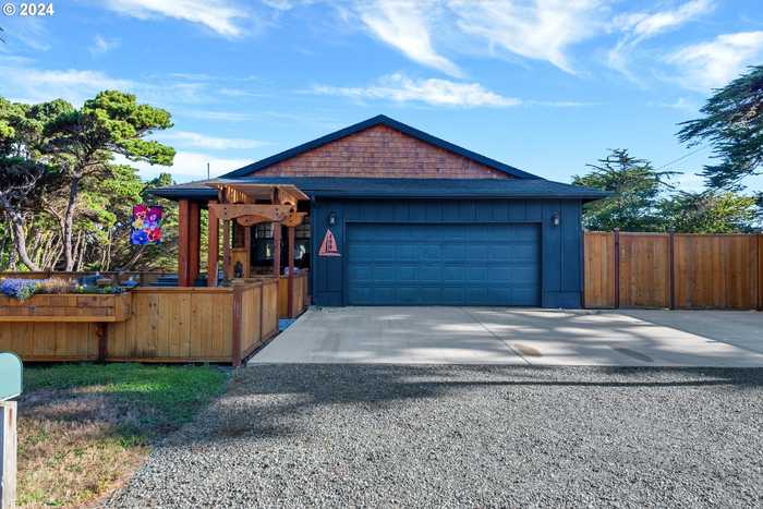 photo 1: 490 4TH ST, Bandon OR 97411