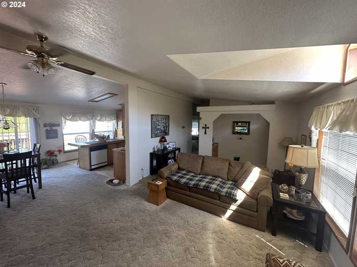 photo 2: 17643 NW SHADY FIR LOOP, Beaverton OR 97006