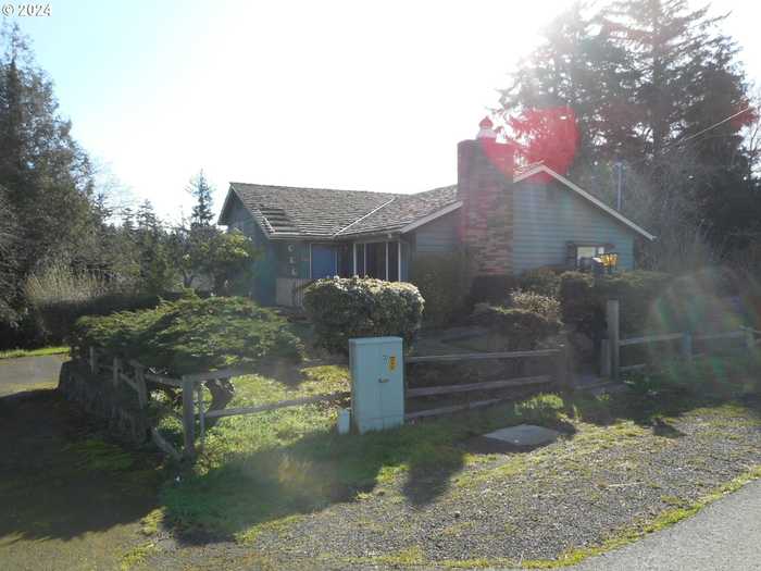 photo 1: 535 S CRESTLINE DR, Waldport OR 97394