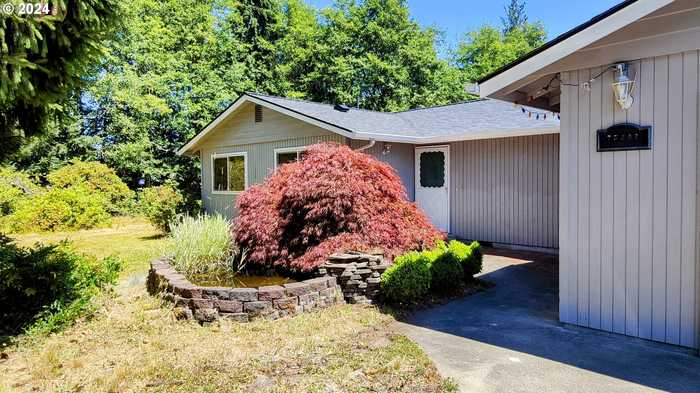 photo 2: 75208 VALLEY LN, Clatskanie OR 97016