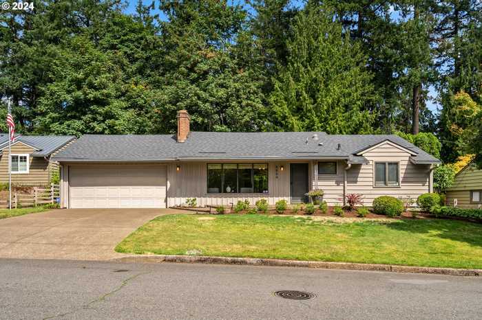 photo 1: 4844 SW 39TH DR, Portland OR 97221