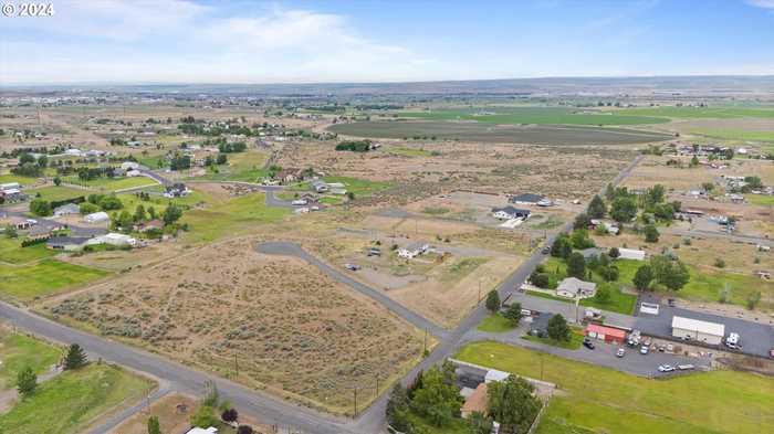 photo 10: Wisteria LN, Hermiston OR 97838