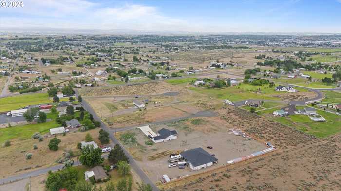 photo 2: Wisteria LN, Hermiston OR 97838