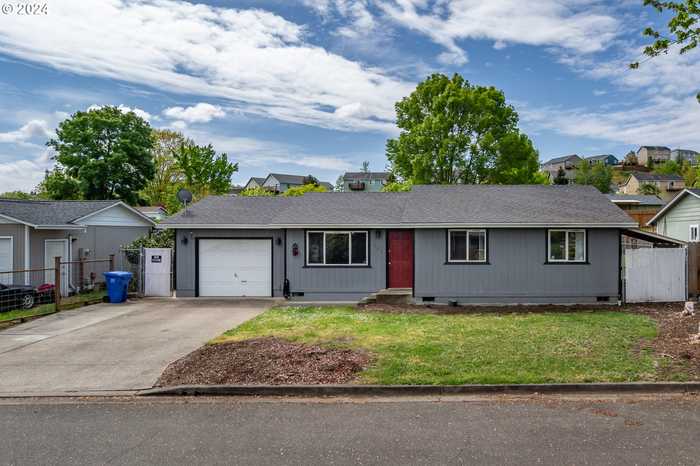 photo 1: 381 CHAR ST, Roseburg OR 97471