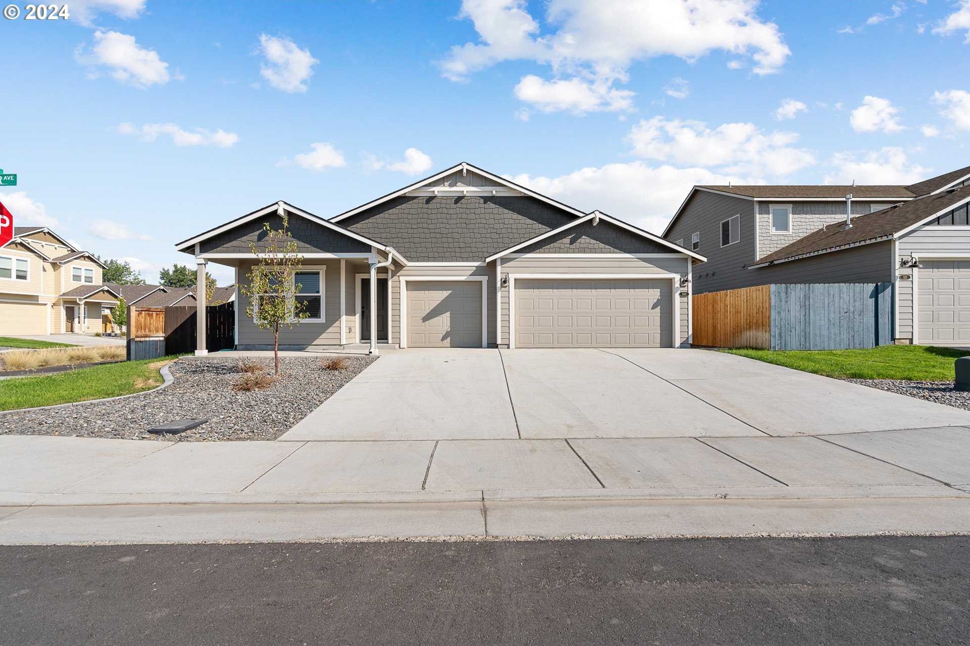 photo 1: 503 E Heather AVE, Hermiston OR 97838