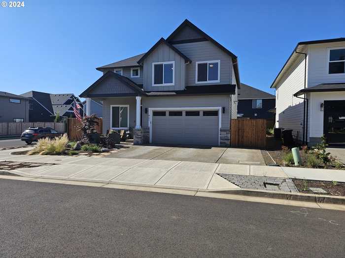 photo 1: 947 NE 17TH AVE, Canby OR 97013