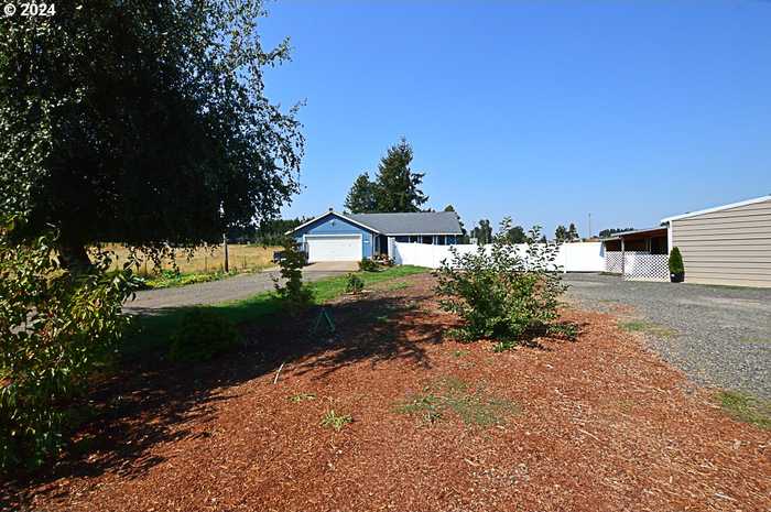 photo 1: 5720 SE FILBERT CREEK LN, Salem OR 97317