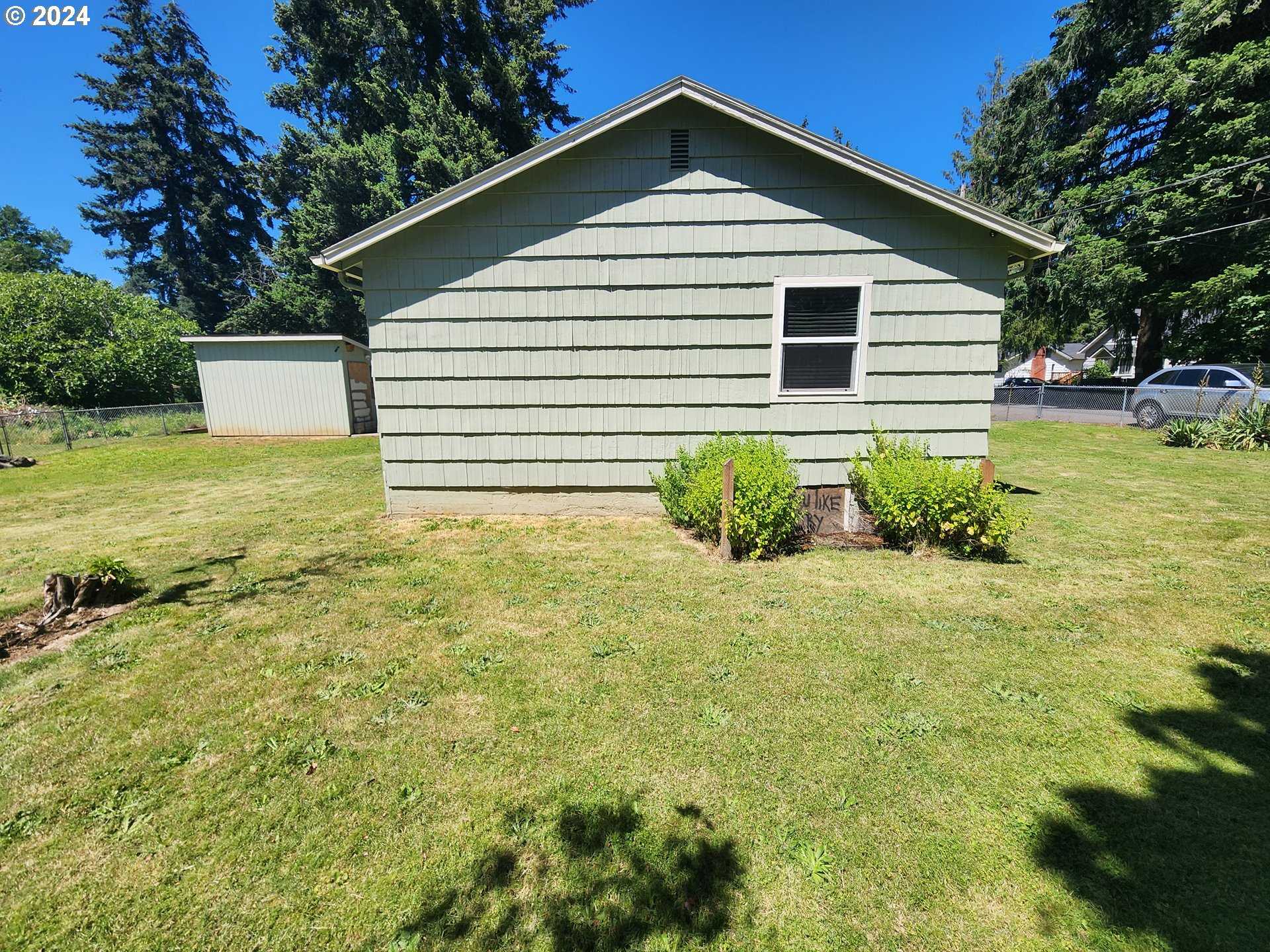 photo 3: 125 SE 126TH AVE, Portland OR 97233