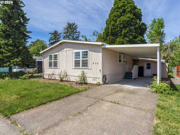 photo 1: 708 LOCHAVEN AVE, Springfield OR 97477