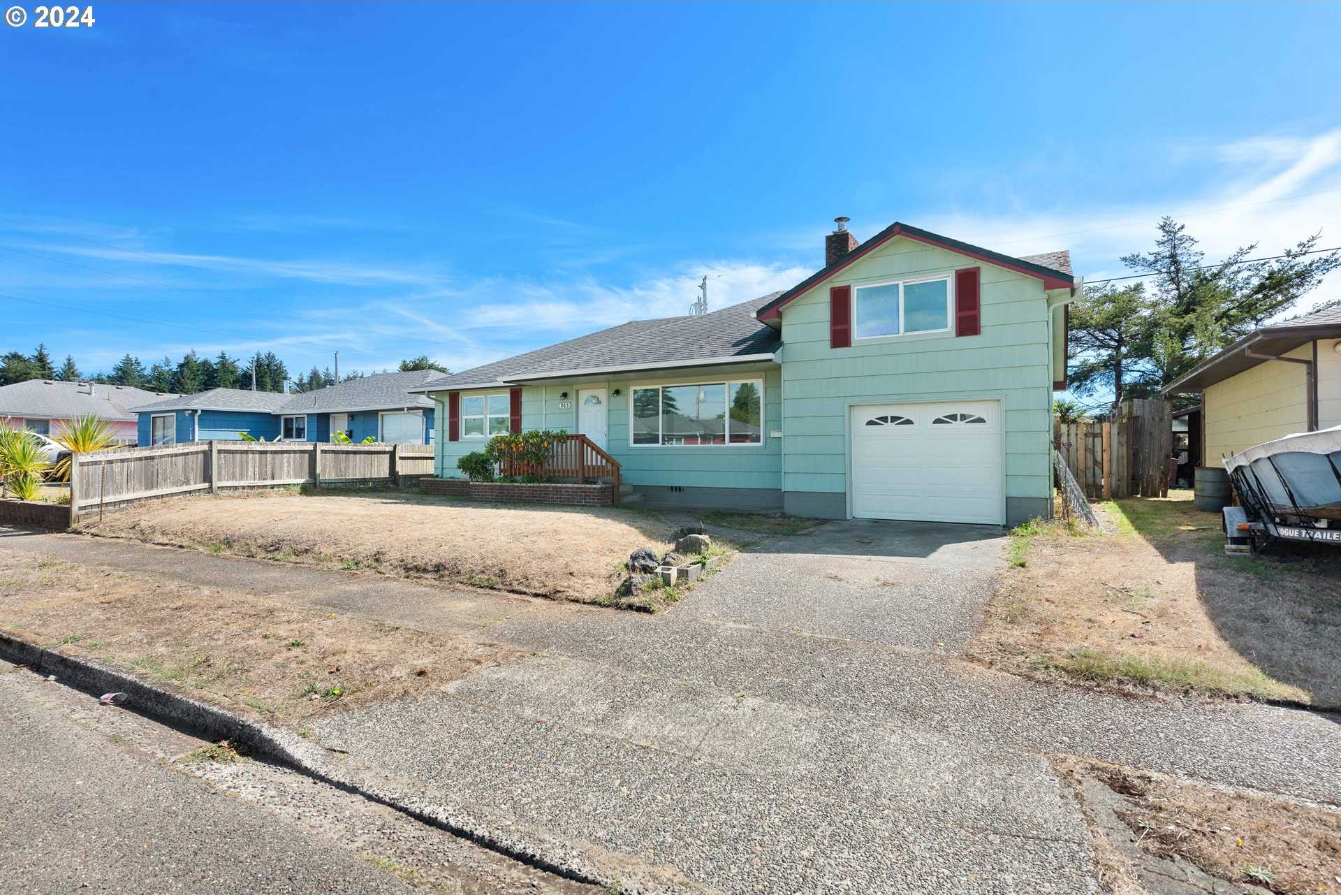 photo 2: 965 NOBLE AVE, Coos Bay OR 97420