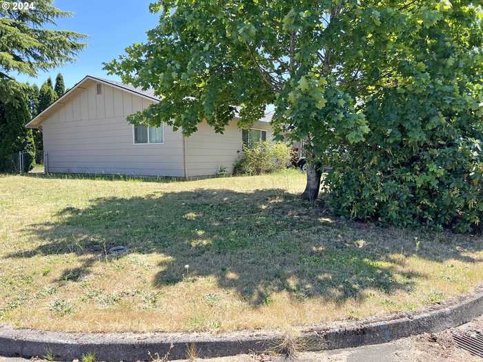 photo 2: 2127 RHODORA ST, Forest Grove OR 97116