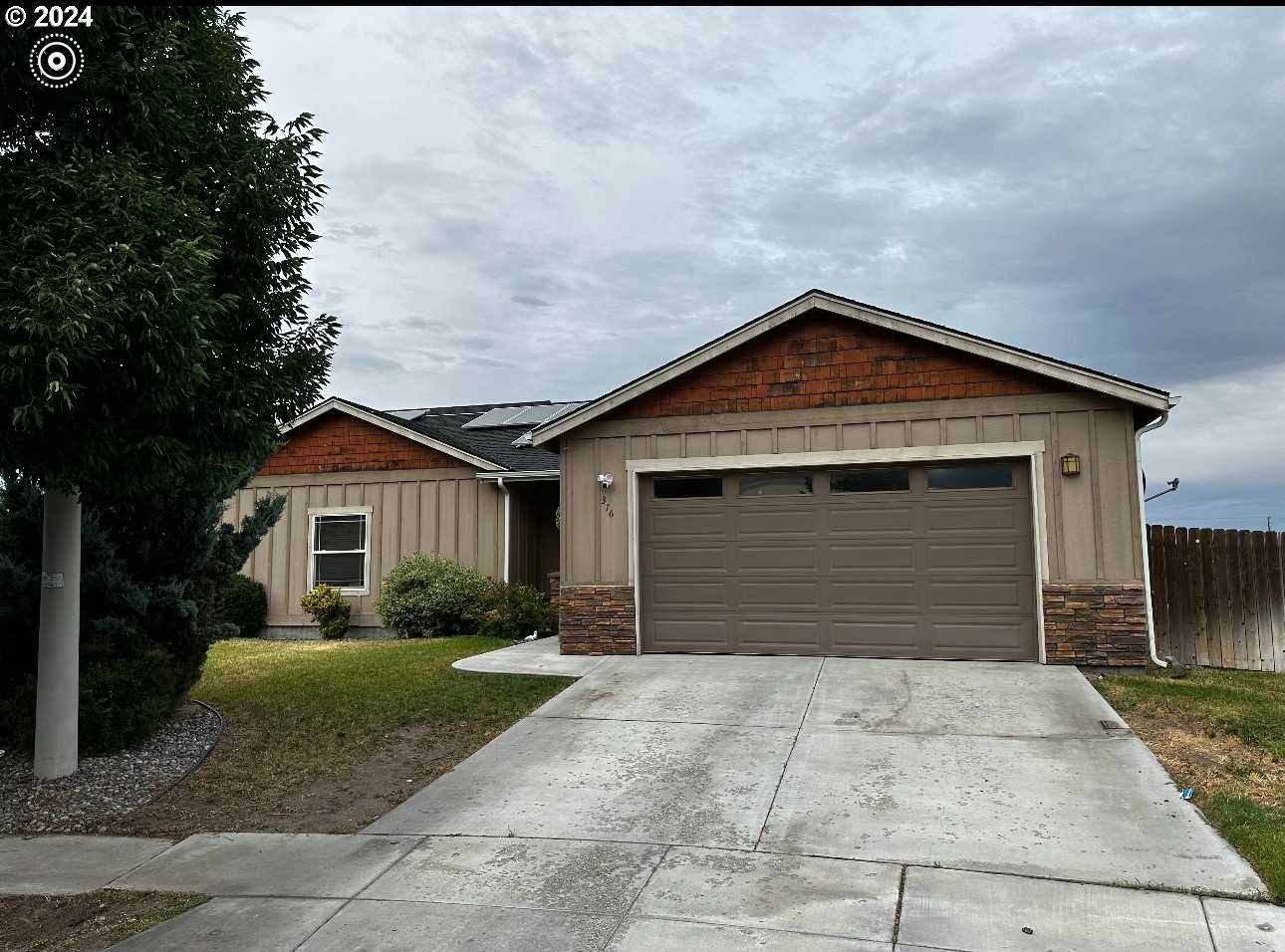 photo 1: 376 NW CRESTVIEW CT, Hermiston OR 97838