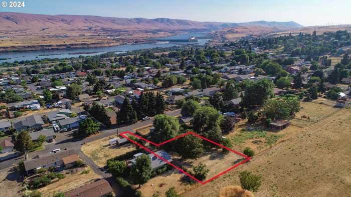 photo 2: 2208 E 16, The Dalles OR 97058