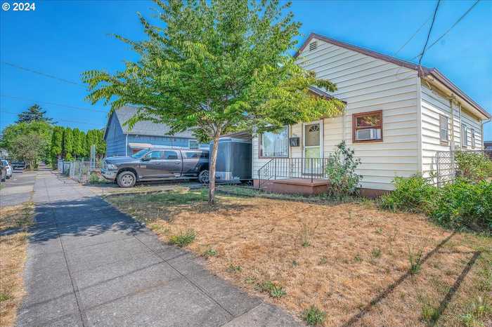 photo 1: 240 NE 80TH AVE, Portland OR 97213