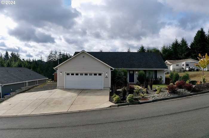 photo 2: 479 PROVIDENCE DR, Reedsport OR 97467