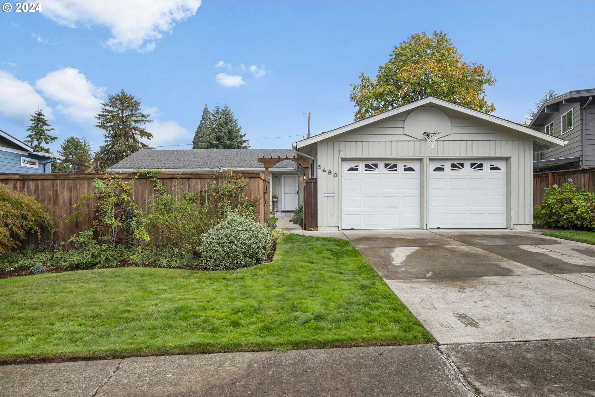 photo 1: 5490 SW ELM AVE, Beaverton OR 97005