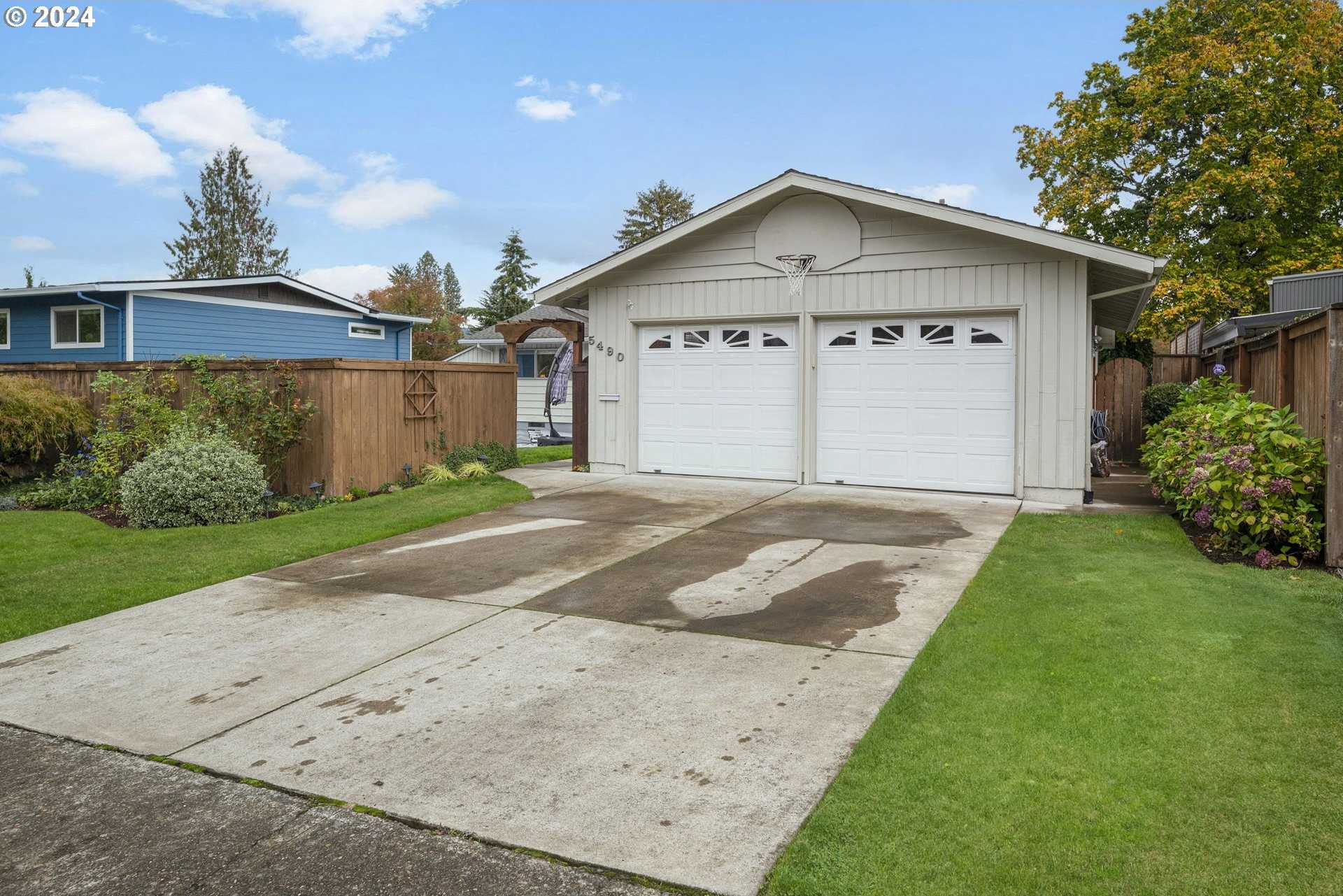 photo 2: 5490 SW ELM AVE, Beaverton OR 97005