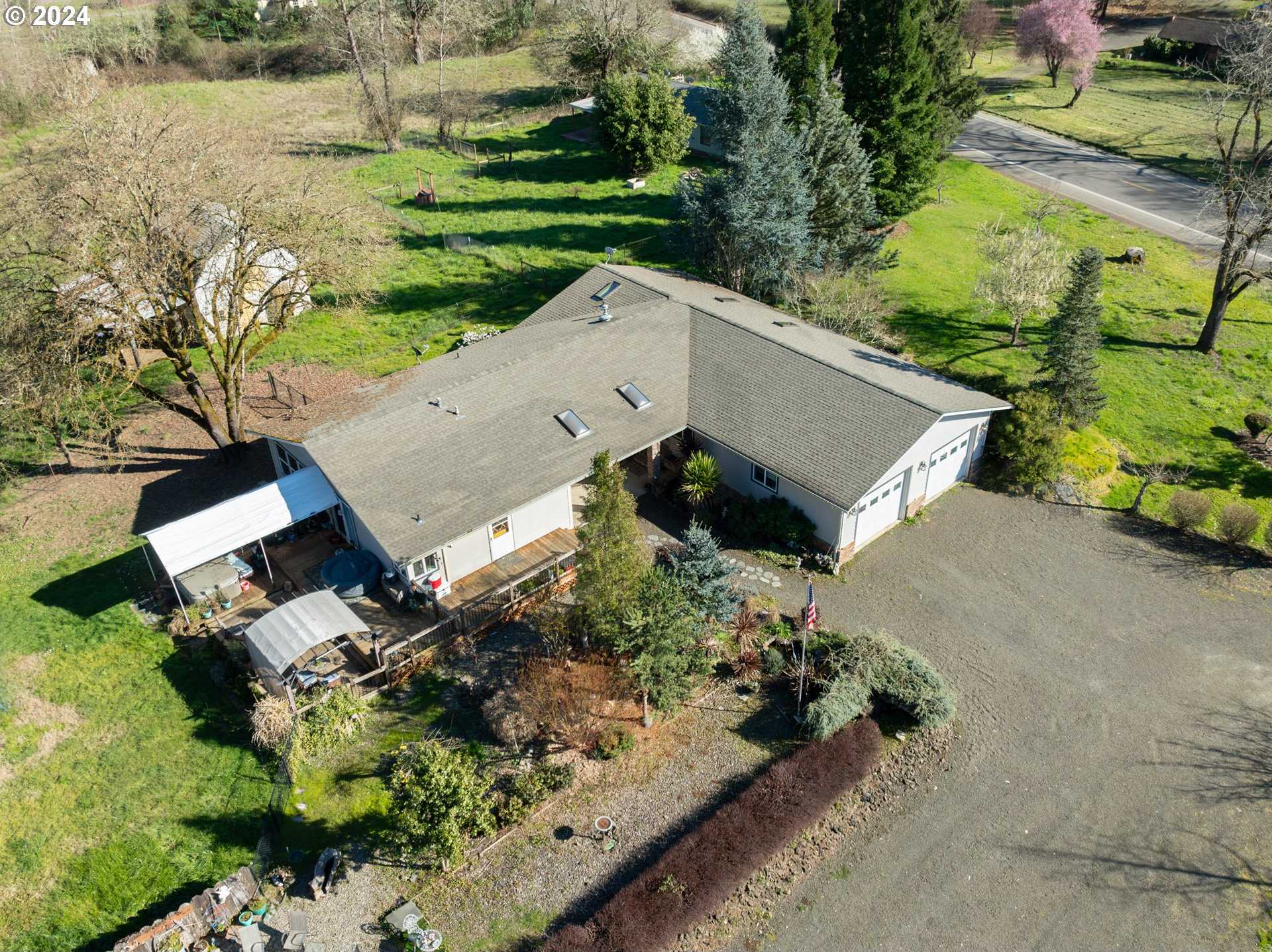 photo 2: 3279 MELROSE RD, Roseburg OR 97471