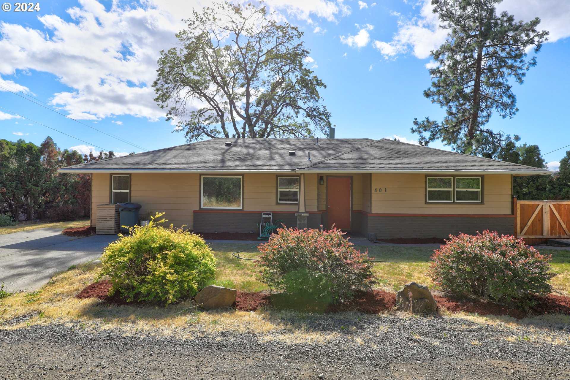 photo 3: 401 W 20TH ST, The Dalles OR 97058