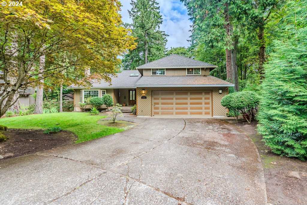 photo 1: 17320 SW BRANDYSHIRE CT, Portland OR 97224