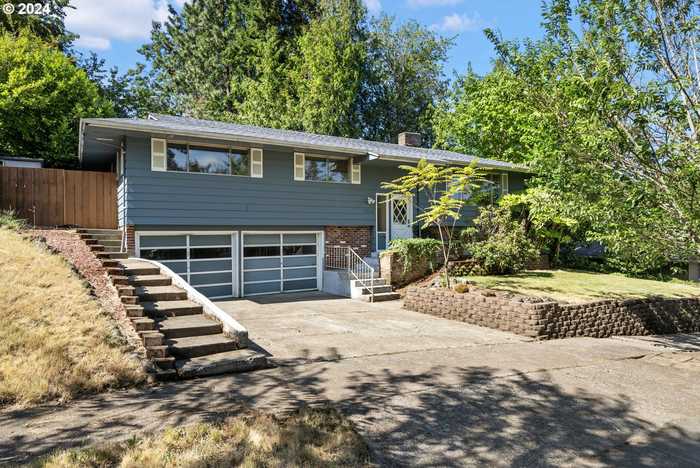 photo 1: 2421 SE 103RD DR, Portland OR 97216