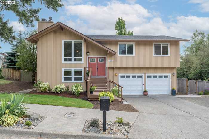 photo 1: 17190 Robb PL, Lake Oswego OR 97034