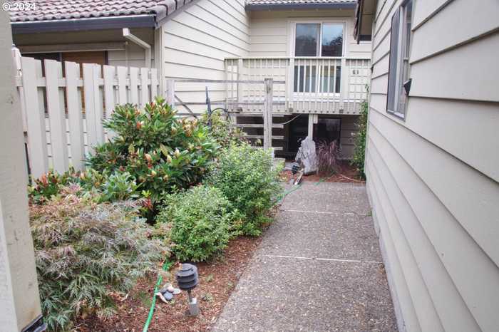 photo 2: 6276 PREAKNESS DR, West Linn OR 97068