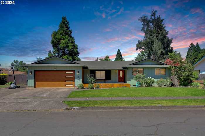 photo 1: 6636 E ST, Springfield OR 97478